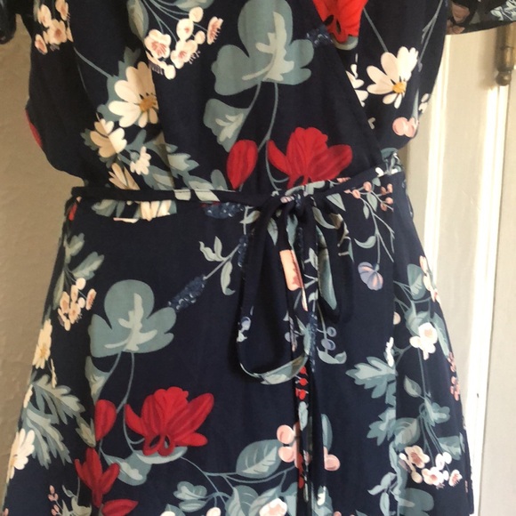 Ladies Dynamite Garden Party Wrap Dress - Size Small - Picture 3 of 9